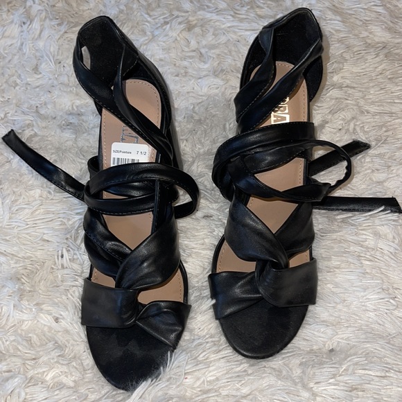 Black strappy heels - Picture 3 of 6